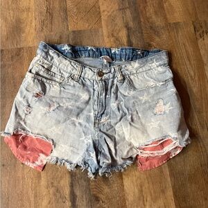 No Boundaries Light Wash Star-Print Denim Shorts with Red Liner